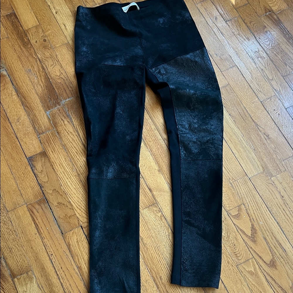 Elegant Black Textured Leggings